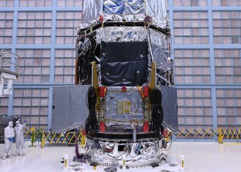 Instalado con éxito el escudo solar del telescopio espacial Roman. Fuente: NASA/Sophia Roberts