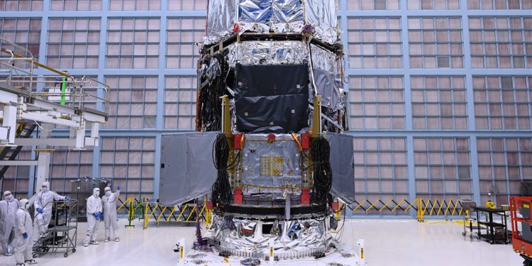 Instalado con éxito el escudo solar del telescopio espacial Roman. Fuente: NASA/Sophia Roberts