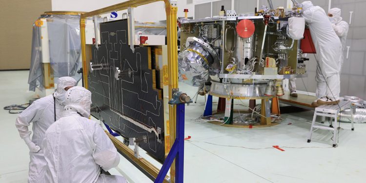 La Nasa probó dos paneles solares en su nave espacial IMAP. Fuente: Nasa/Kim Shiflett