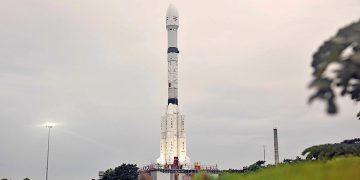 La misión NISAR preparada para su lanzamiento desde la India. Fuente: ISRO