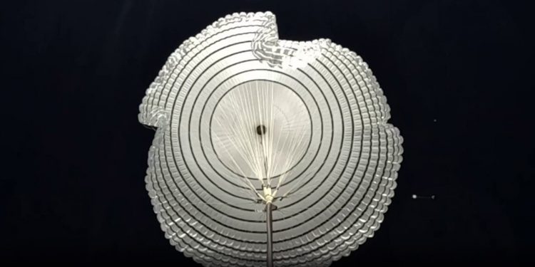 Prueba de caída a gran altitud del paracaídas de ExoMars. Fuente: ESA