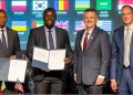 De izquierda a derecha, el embajador de Senegal en Estados Unidos, Abdoul Wahab Haidara; el director general de la agencia espacial senegalesa (ASES), Maram Kairé; el jefe de gabinete de la Nasa, Brian Hughes; y el funcionario superior de la Oficina de Asuntos Africanos del Departamento de Estado, Jonathan Pratt. Fuente: Nasa/Keegan Barber