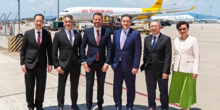 DHL Express y Cathay Group firman un nuevo acuerdo sobre combustible de aviación sostenible. Fuente: Cathay Group.