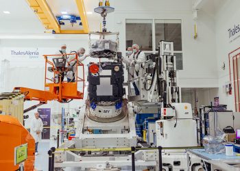 El instrumento FLEX se une a su plataforma satelital. Fuente: ESA.