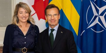 Mélanie Joly, ministra de Industria y encargada del Desarrollo Económico de Canadá,junto con el primer ministro sueco, Ulf Kristersson, durante la reunión. Fuente: X de Mélanie Joly