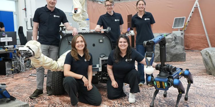 Los astronautas podrán controlar desde la ISS robots para realizar tareas complejas en la Luna y Marte. Fuente: ESA