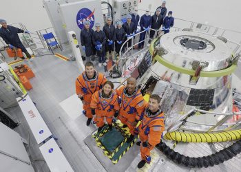 La tripulación de Artemisa de la Nasa se entrena en Orión, antes de su misión hacia la Luna. Fuente: NASA.
