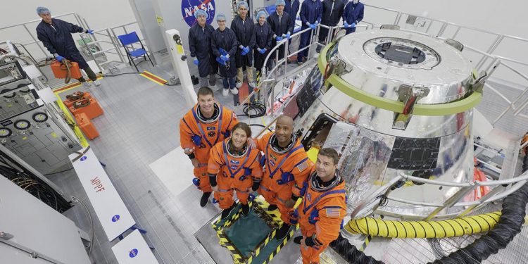 La tripulación de Artemisa de la Nasa se entrena en Orión, antes de su misión hacia la Luna. Fuente: NASA.