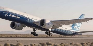 Uno de los aviones de la flota de pruebas 777-9 despega de la Base Aérea Edwards en California. Fuente: Boeing/Bones Wolfe