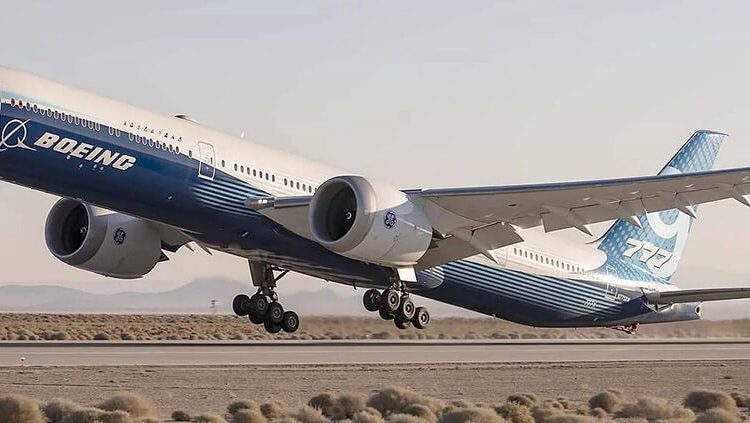 Uno de los aviones de la flota de pruebas 777-9 despega de la Base Aérea Edwards en California. Fuente: Boeing/Bones Wolfe
