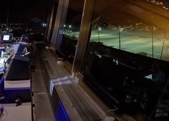 Controladores en la Torre de Control de Gran Canaria. Fuente: Enaire