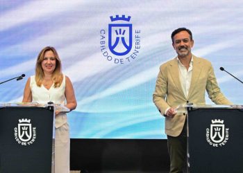 La presidenta del Cabildo de Tenerife, Rosa Dávila, junto al consejero de Innovación, Juan José Martínez. Fuente: Cabildo de Tenerife