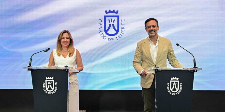 La presidenta del Cabildo de Tenerife, Rosa Dávila, junto al consejero de Innovación, Juan José Martínez. Fuente: Cabildo de Tenerife