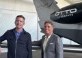 Paul Touw, director ejecutivo de Otto Aerospace y Kenn Ricci, presidente de Flexjet. Fuente: Flexjet