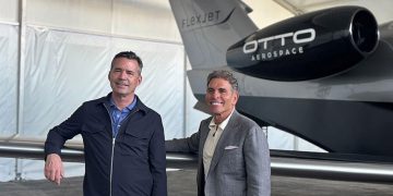Paul Touw, director ejecutivo de Otto Aerospace y Kenn Ricci, presidente de Flexjet. Fuente: Flexjet