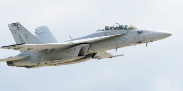 Un F/A-18 Super Hornet SLM mejorado despega de St. Louis. Fuente: Boeing