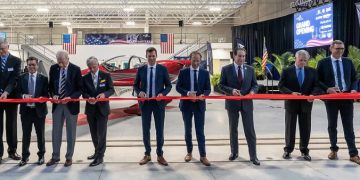 Aura Aero inauguró la primera de sus dos plantas en Florida de producción de aviones híbridos-eléctricos. Fuente: Aura Aero