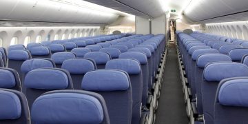 Cabina de un avión. Fuente: Aviaction
