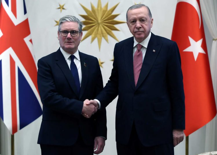 El presidente Recep Tayyip Erdoğan recibió al primer ministro del Reino Unido, Keir Starmer. Fuente: Gobierno de Turquía