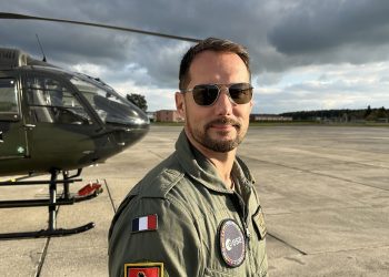 Thomas Pesquet durante el entrenamiento de helicopteros. Fuente: ESA