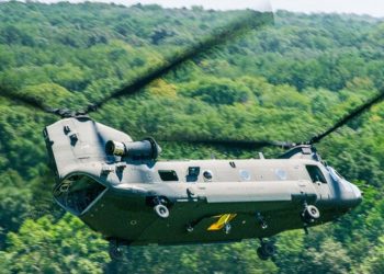 Un CH-47F Bloque II realiza un vuelo en el Centro de Pruebas Redstone en Huntsville, Alabama. Fuente: Boeing/Studio 51