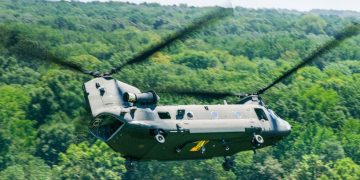 Un CH-47F Bloque II realiza un vuelo en el Centro de Pruebas Redstone en Huntsville, Alabama. Fuente: Boeing/Studio 51