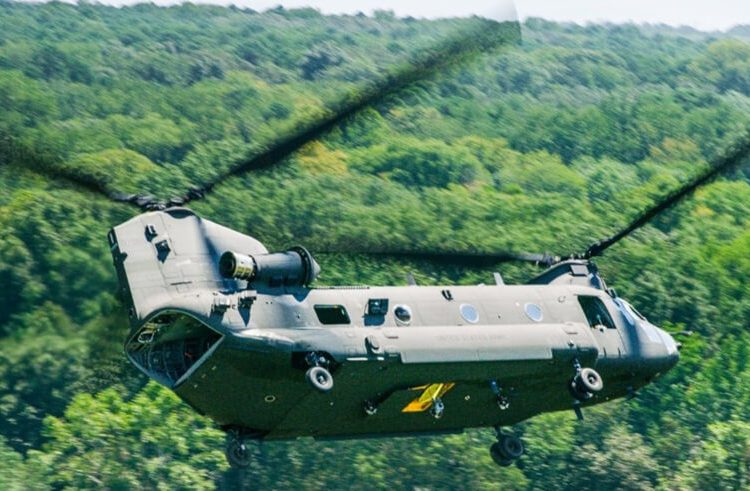 Un CH-47F Bloque II realiza un vuelo en el Centro de Pruebas Redstone en Huntsville, Alabama. Fuente: Boeing/Studio 51