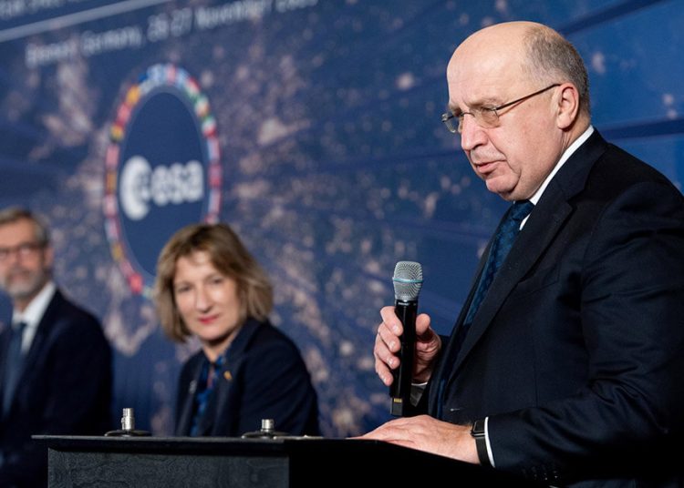 Andrius Kubilius, comisario europeo de Defensa y Espacio, durante la celebración del Consejo Ministerial de la ESA. Fuente: ESA