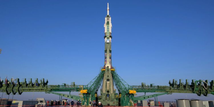 El cohete Soyuz se eleva verticalmente el lunes 24 de noviembre de 2025. Fuente: Nasa