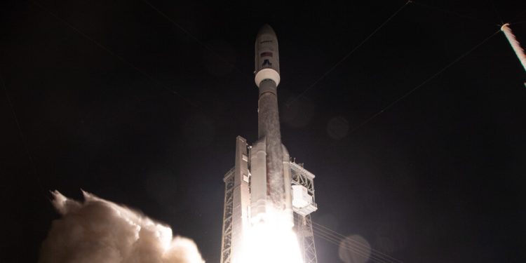 El satélite ViaSat-3 despega a bordo de un Atlas V de ULA. Fuente: ULA
