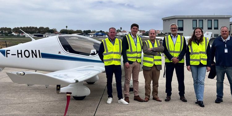 Elixir Aircraft entrega su primer avión al Centro de Formación Aérea Omni. Fuente: Elixir Aircraft