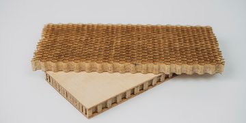 Estructura de fibras naturales con núcleo sostenible tipo honeycomb. Fuente: Aitex