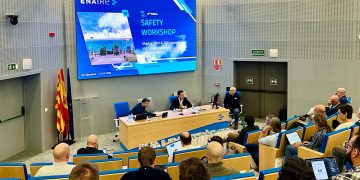 ENAIRE examina las buenas prácticas en seguridad operacional junto a pilotos y controladores aéreos. Fuente: ENAIRE.