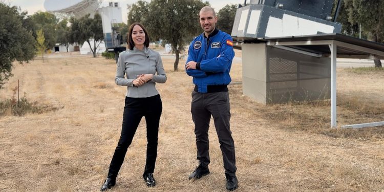 La ministra de Ciencia, Innovación y Universidades, Diana Morant, y Pablo Álvarez, primer astronauta español del siglo XXI. Fuente: Ministerio de Ciencia