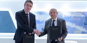 De izquierda a derecha, Patrice Caine, presidente y CEO de Thales, y Eric Trappier, presidente y CEO de Dassault Aviation. Fuente: Thales