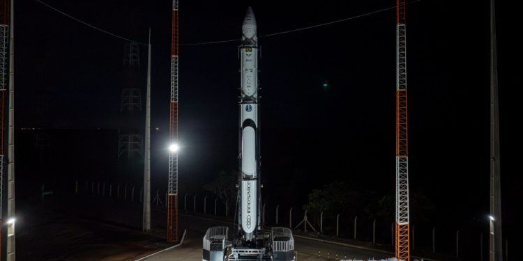 Hanbit-Nano, el primer cohete orbital comercial de Corea del Sur. Fuente: Innospace