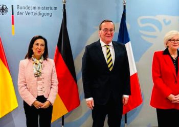 Los ministros de Defensa de Alemania, Boris Pistorius (centro); Catherine Vautrin, de Francia (derecha); y Margarita Robles, de España (izquieda). Fuente: Ministerio de Defensa