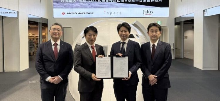 De izquierda a derecha, Hiroki Haraikawa, director de la Junta y vicepresidente del Departamento de Marketing y Ventas de JAL Engineering; Takao Suzuki, director ejecutivo y vicepresidente Senior de Innovación de Japan Airlines; Takeshi Hakamada, fundador y CEO de ispace; y Hidebumi Mori, director ejecutivo y presidente de la Unidad de Aviación y Aeropuertos de JALUX. Fuente: Ispace