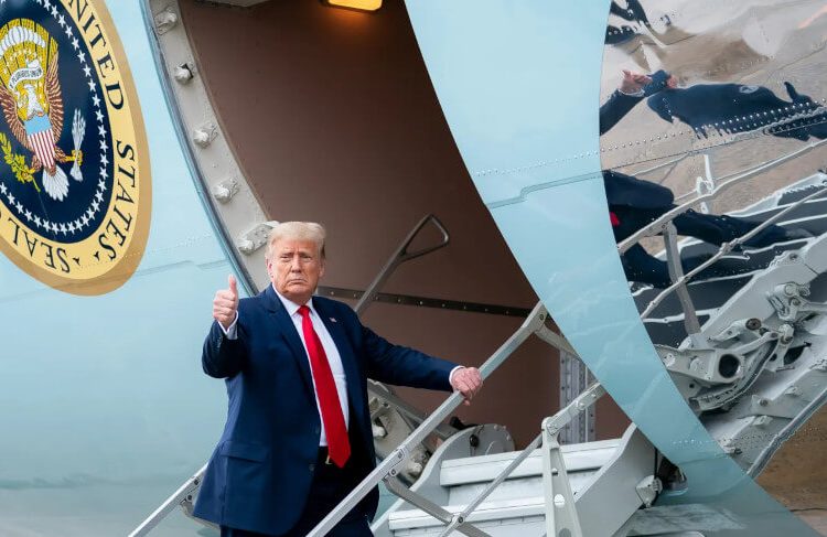 El Air Force One en el que viajaba el presidente de EEUU, Donald Trump. Fuente: Casa Blanca