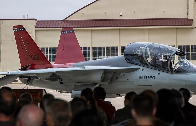 Primer entrenador avanzado T-7A Red Hawk incorporado al servicio. Fuente: Boeing/Jonathan Mallard