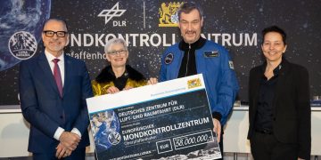 De izquierda a derecha, Josef Aschbacher, director general de la ESA; Anke Kaysser-Pyzalla, presidenta del Comité Ejecutivo del DLR; Markus Söder, ministro-presidente de Baviera; y Anke Pagels-Kerp, miembro del Comité de División de Espacio del DLR. Fuente: DLR