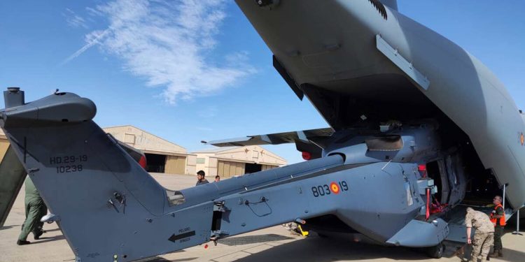 Embarcan dos NH90 en sendos A400M para un ejercicio aéreo en EEUU. Fuente: Ejército del Aire y del Espacio