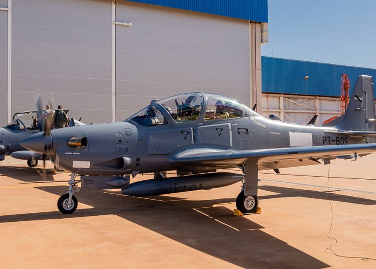 Embraer entrega los dos primeros A-29 Super Tucanos a la Fuerza Aérea Uruguaya. Fuente: Embraer.
