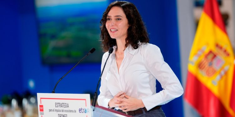 La presidenta de la Comunidad de Madrid, Isabel Díaz Ayuso, ha presentado hoy la primera Estrategia de Impulso del Ecosistema de Drones. Fuente: Comunidad de Madrid