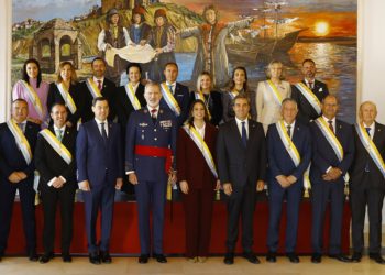 Su Majestad el Rey con la Corporación Municipal de Palos de la Frontera. Fuente: Casa Real