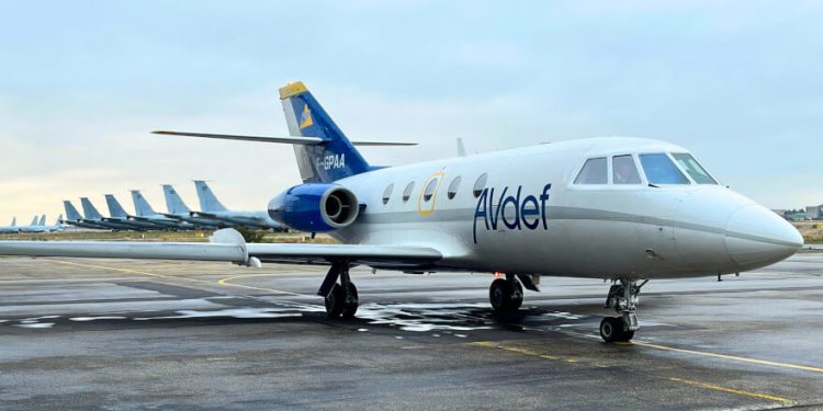 Aeronave lista para probar la terminal láser UltraAir de Airbus. Fuente: ESA