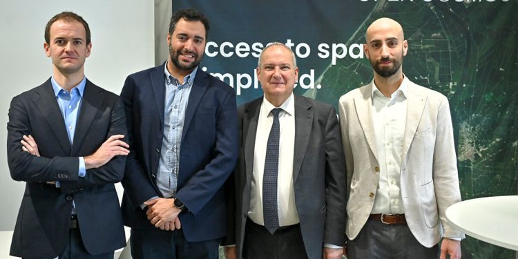 El ministro de Industria y Turismo, Jordi Hereu, ha visitado las instalaciones de Open Cosmos en Barcelona. Fuente: Open Cosmos