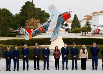 La ministra Robles visitó la Escuela Militar de Helicópteros de Armilla que recibirá los H135. Fuente: Ministerio de Defensa