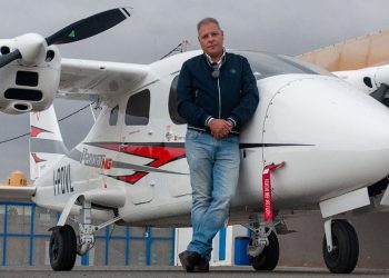 Tecnam entregó un nuevo P2006T NG a la academia canaria Canavia. Fuente: Canavia