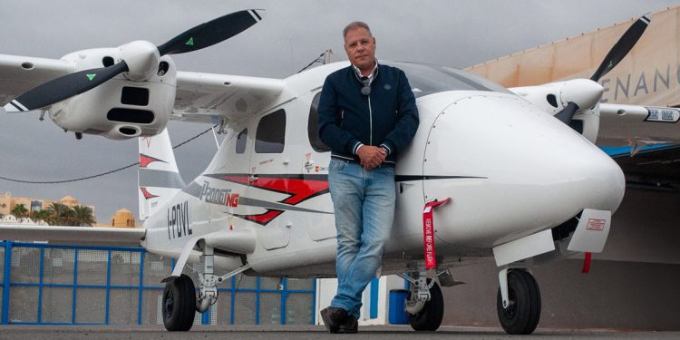 Tecnam entregó un nuevo P2006T NG a la academia canaria Canavia. Fuente: Canavia